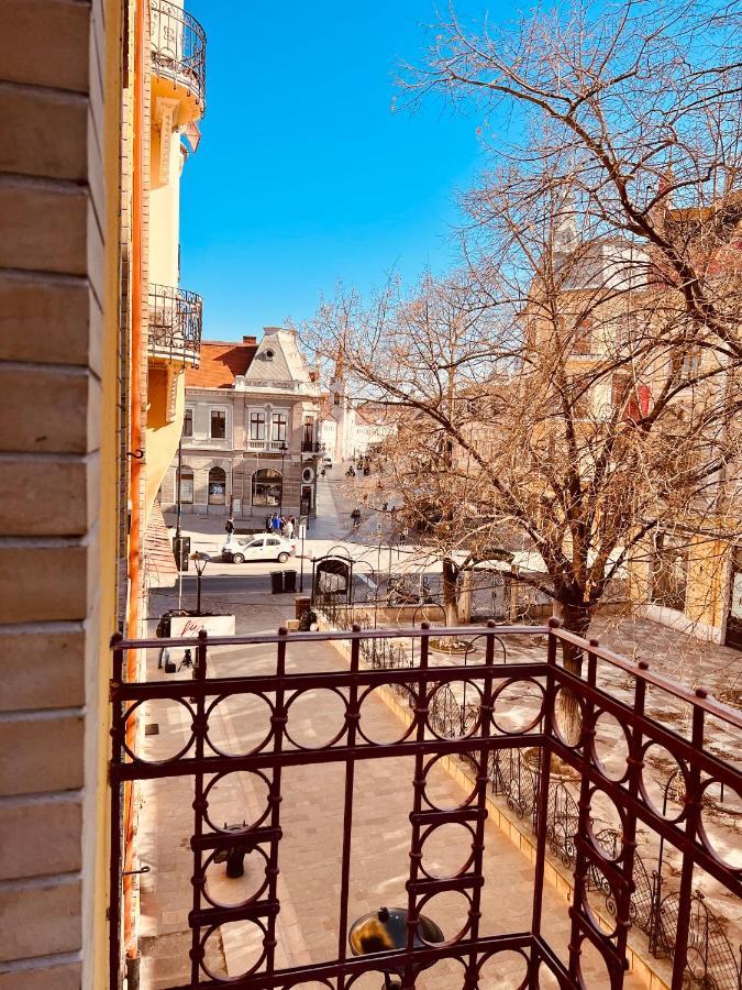Apartment Friends Central Oradea Exteriör bild