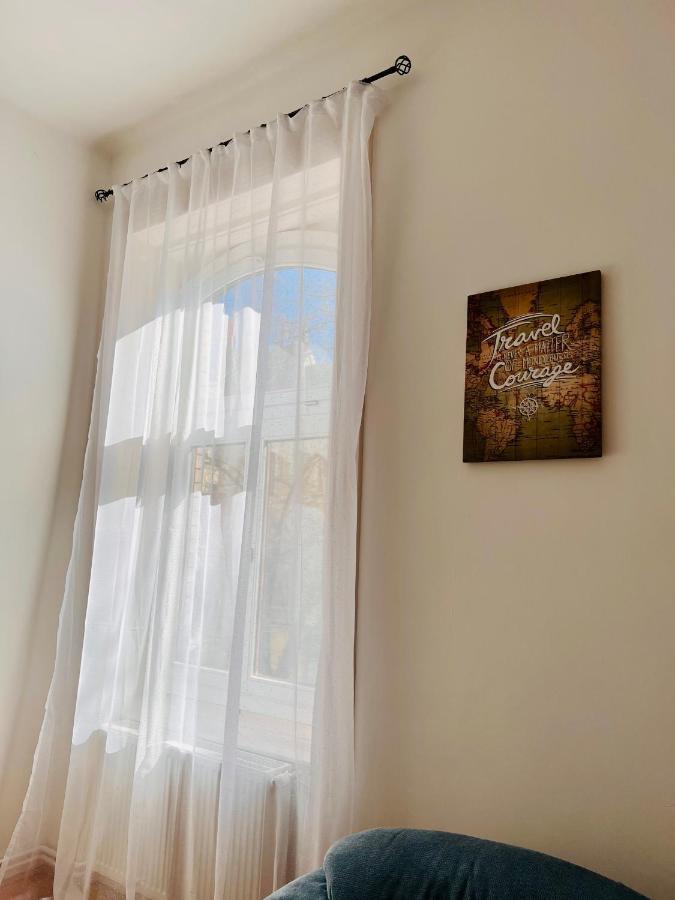 Apartment Friends Central Oradea Exteriör bild