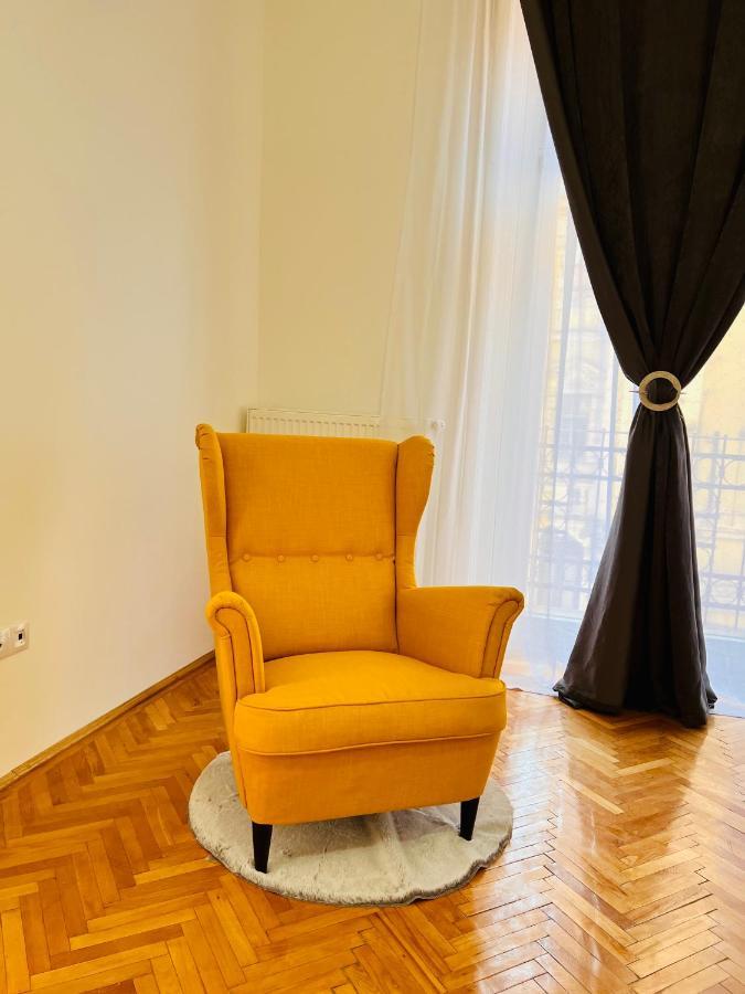 Apartment Friends Central Oradea Exteriör bild