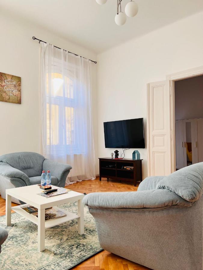 Apartment Friends Central Oradea Exteriör bild