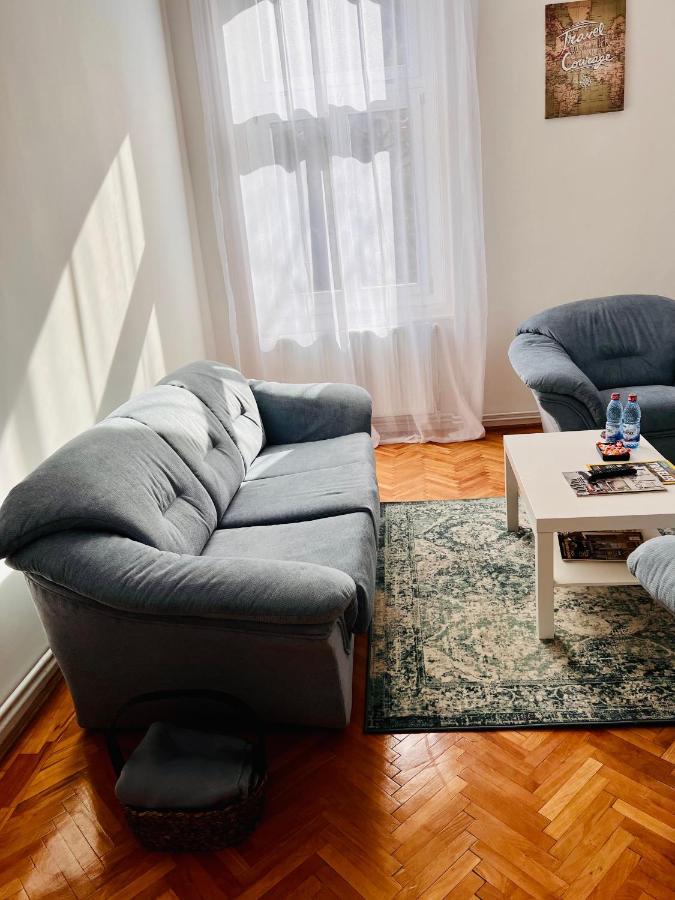 Apartment Friends Central Oradea Exteriör bild