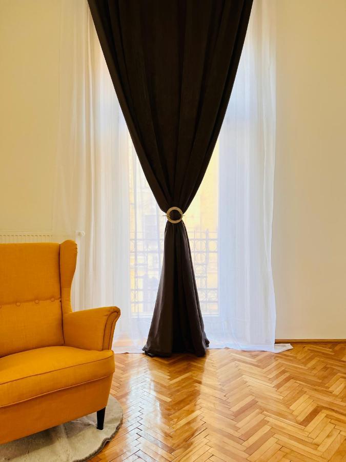Apartment Friends Central Oradea Exteriör bild